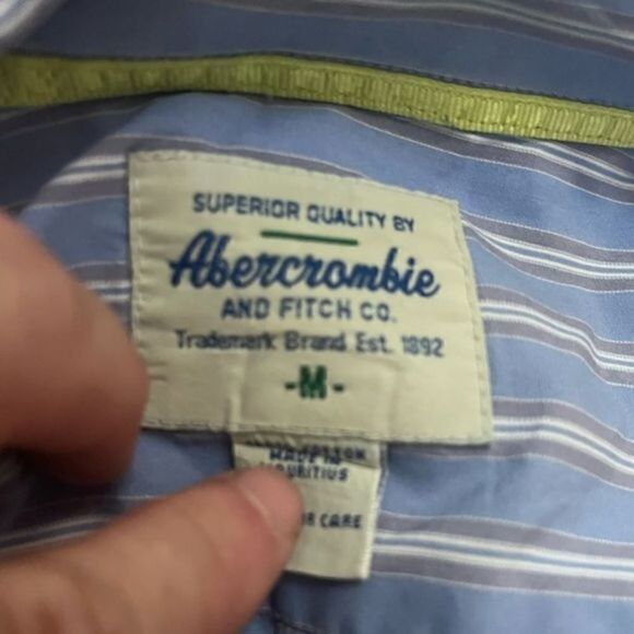 Abercrombie & Fitch Casual Long Sleeve Button Down. Blue Striped Size Medium. - Picture 2 of 4